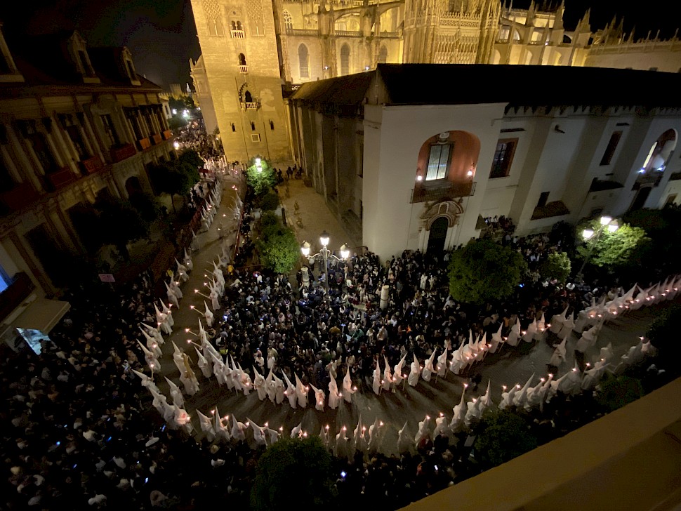 Procession by night by the Giralda